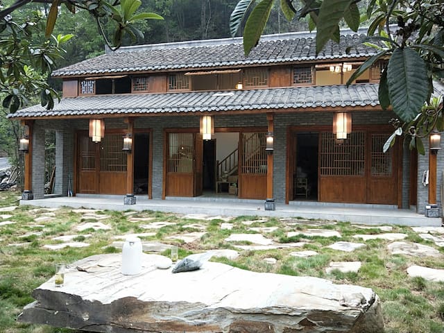武当山景区内灵山居民宿金顶脚下琼台店.