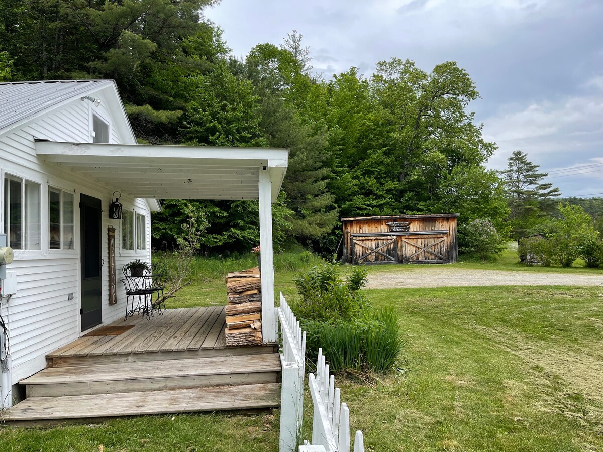 Vermont Country Cottage (Near Village)