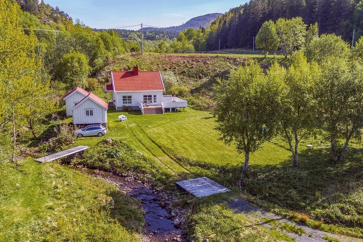 斯尼尔峡湾（ Snillfjord ）可爱的乡村别墅。距离特隆赫姆（ Trondheim