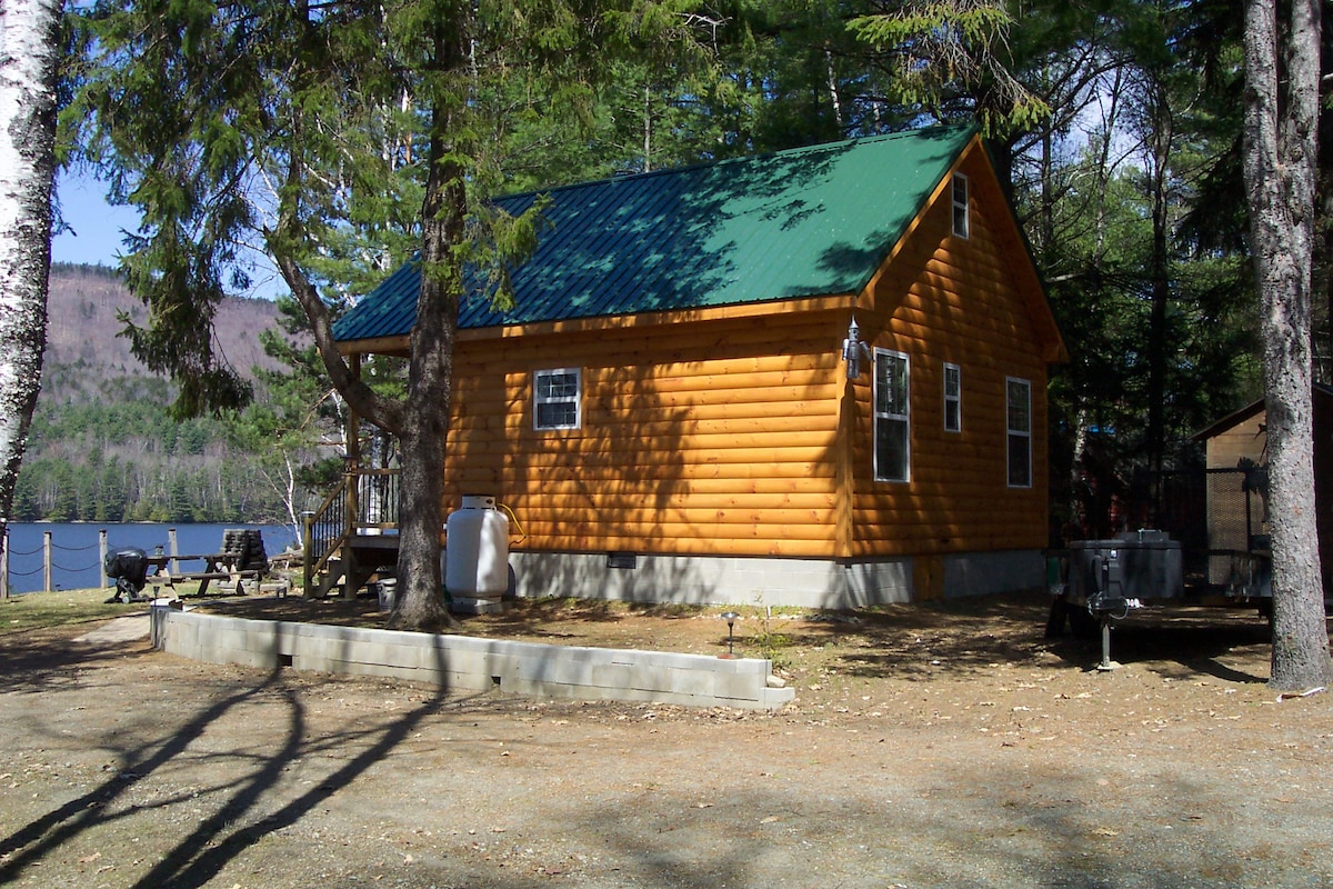 距离Wyman Lake仅几步之遥的舒适小木屋