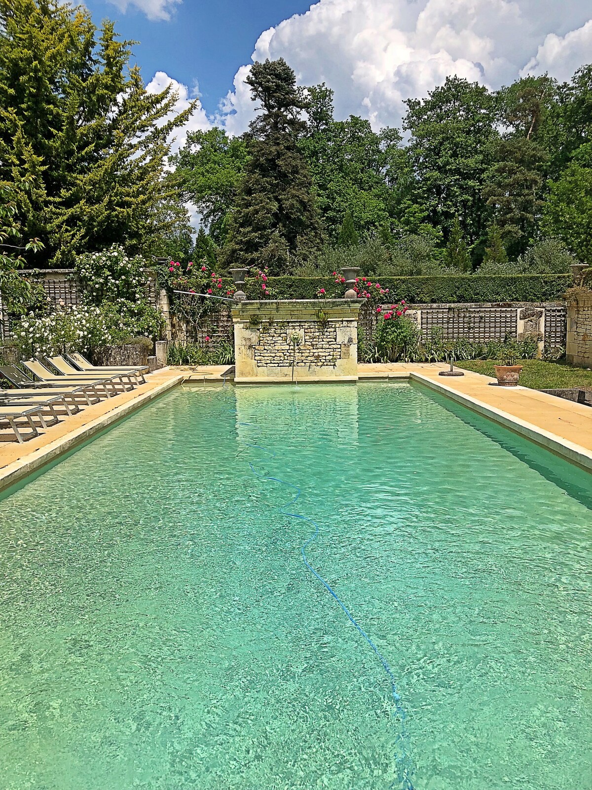 迷人的豪宅* * *、泳池、漂亮的花园