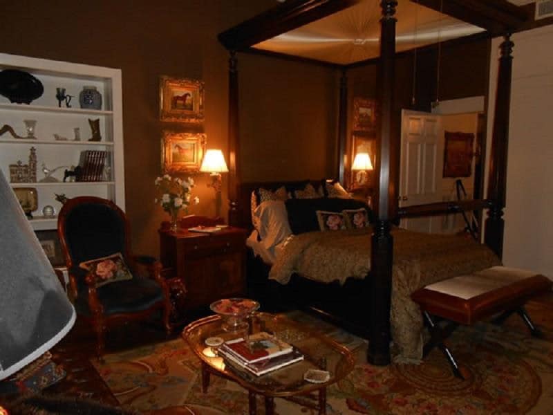 Belle Oaks Inn - Riata Room