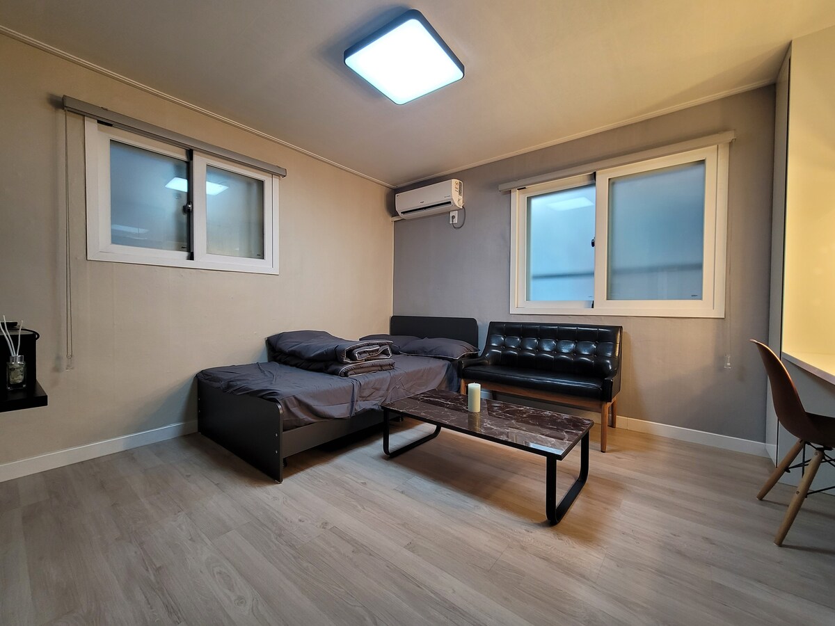 neat and comfortable accommodation in the city 301