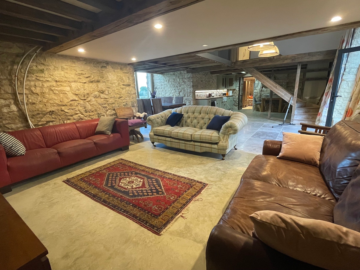 Stunning 2 bed barn (+sofa bed) on Selsley common