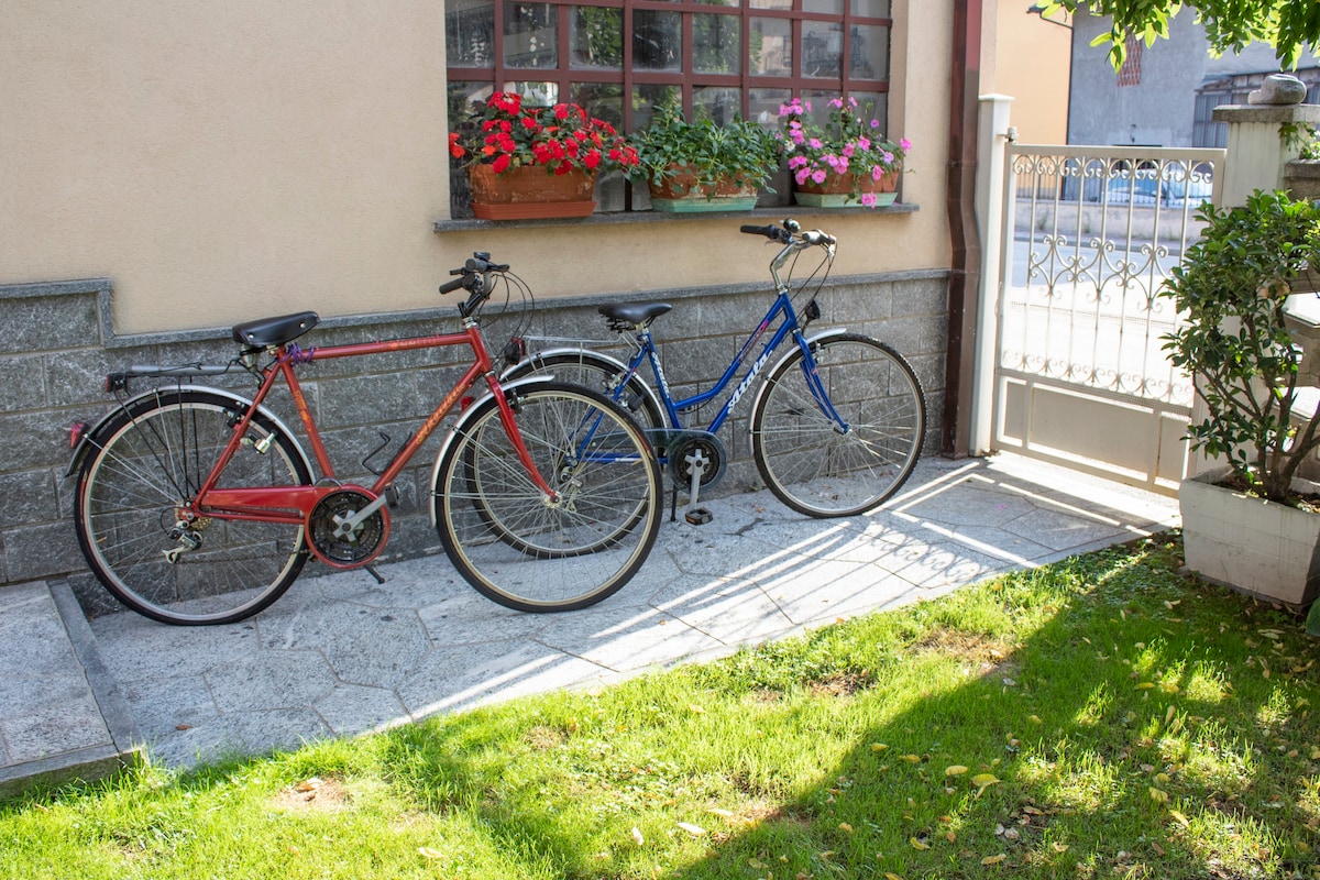 带花园和自行车的舒适房源