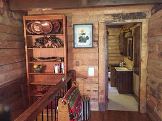 Hart 's Rural Rentals, Cabin in the Country.