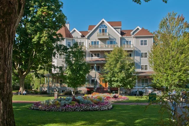 Chautauqua Institution 2 br 2 Bath Condo on Plaza