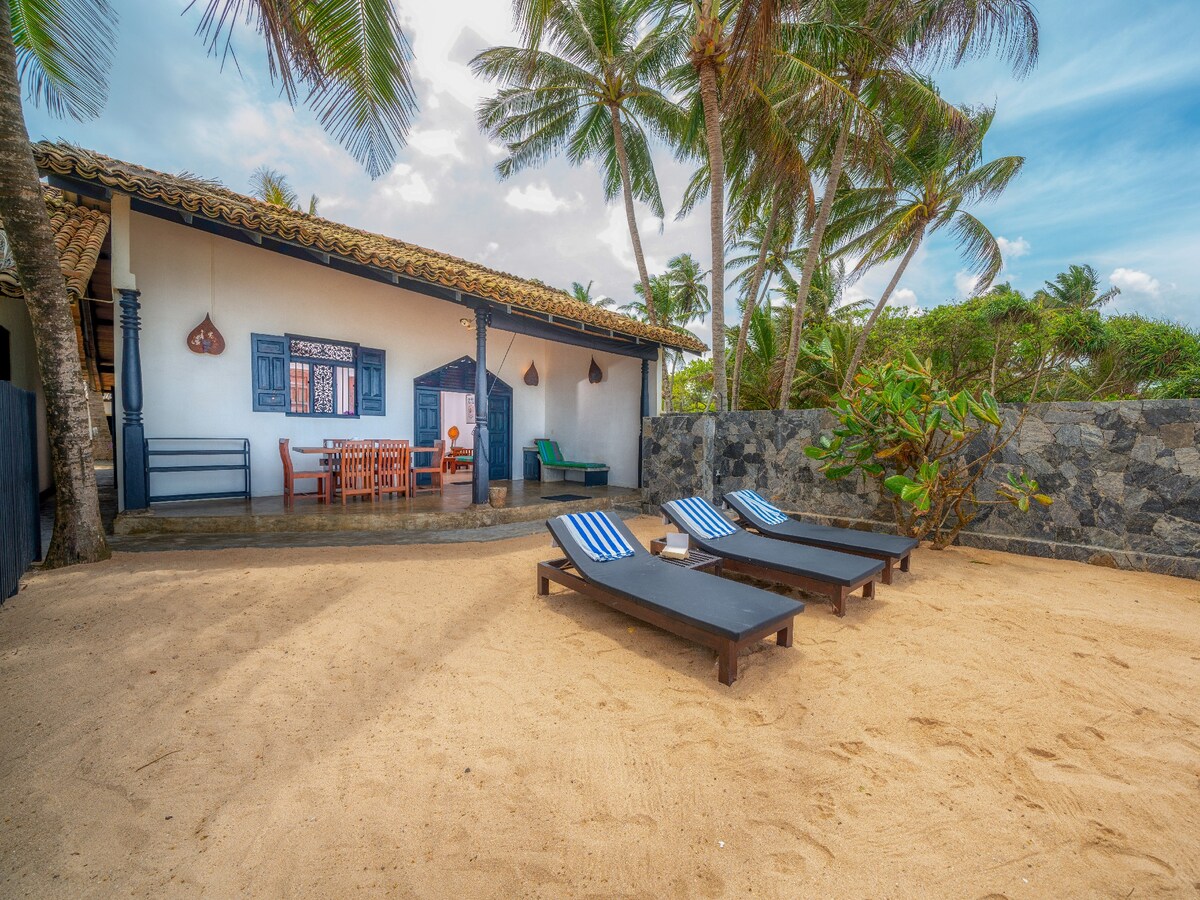 蓝鹦鹉海滩别墅（ Blue Parrot Beach Villa ） ，就在海滩上