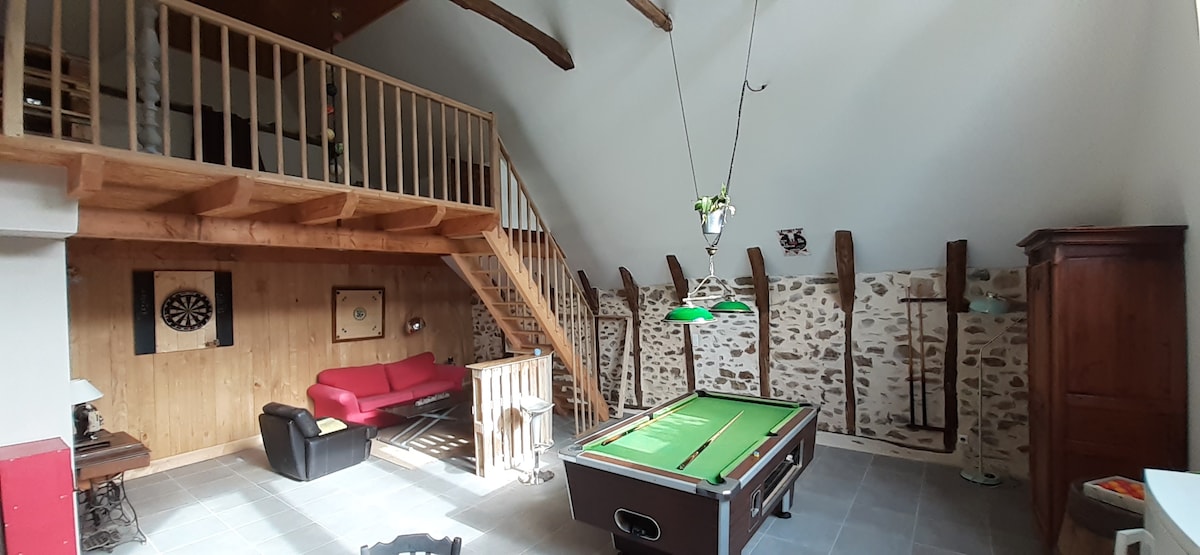 Grange rénovée avec billard