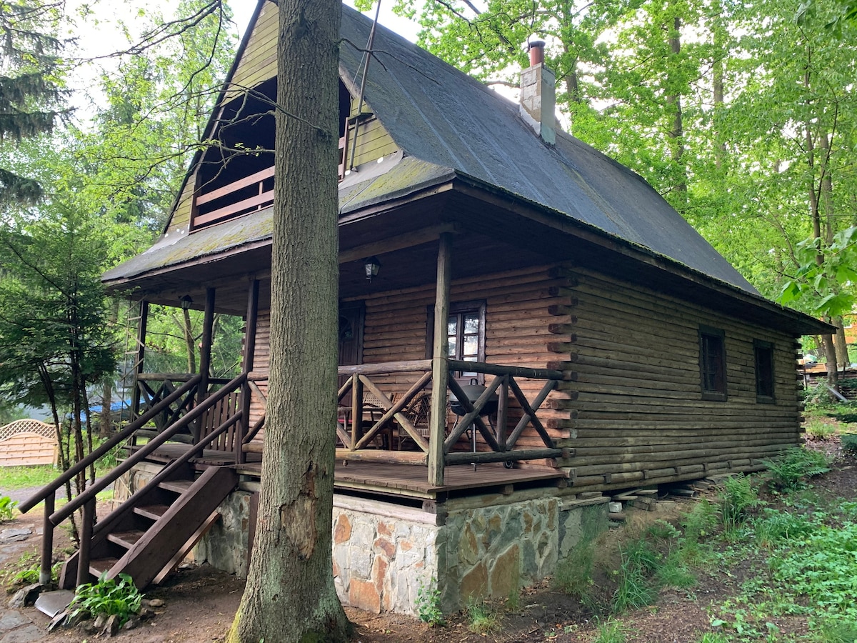 Leśniczówka nad Jeziorem Złotnickim.