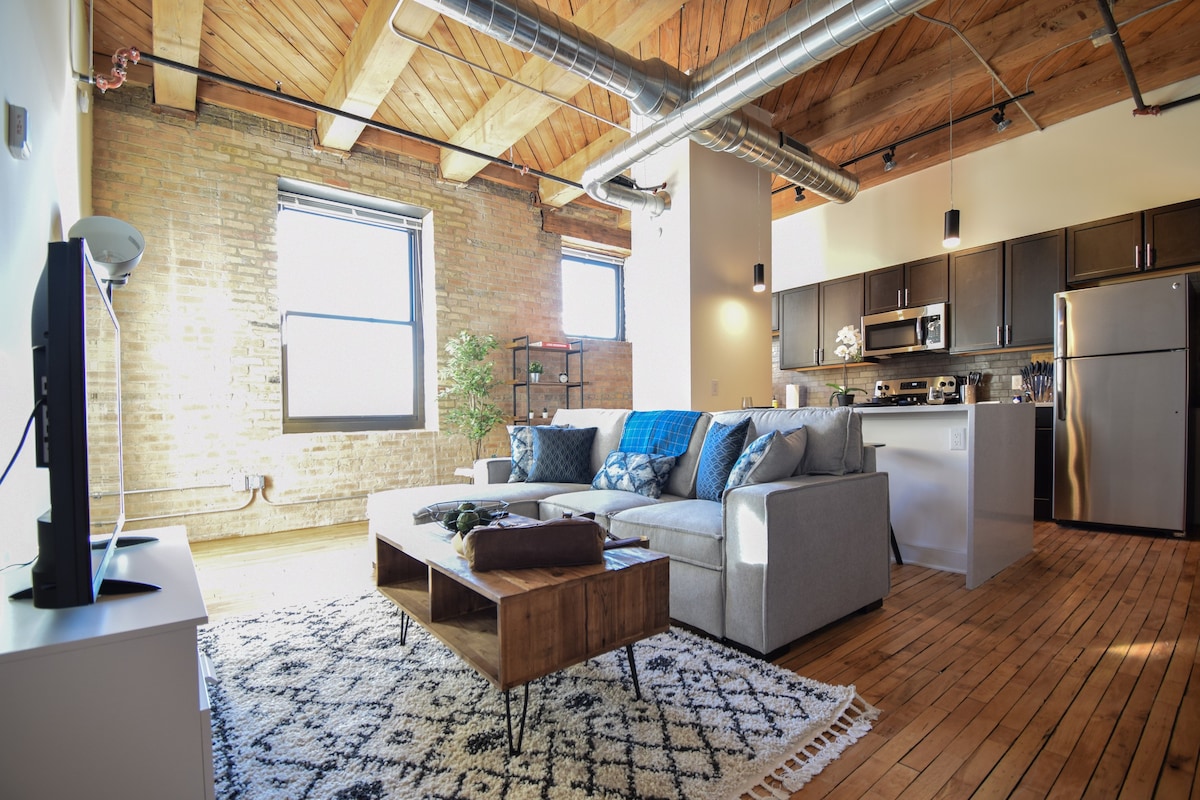 Historic Loft | Łing Bed | Harbor Dist./Third Ward