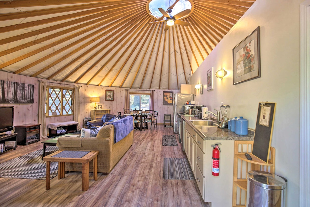 The Yurt at Shady Oaks的Wine Country Retreat