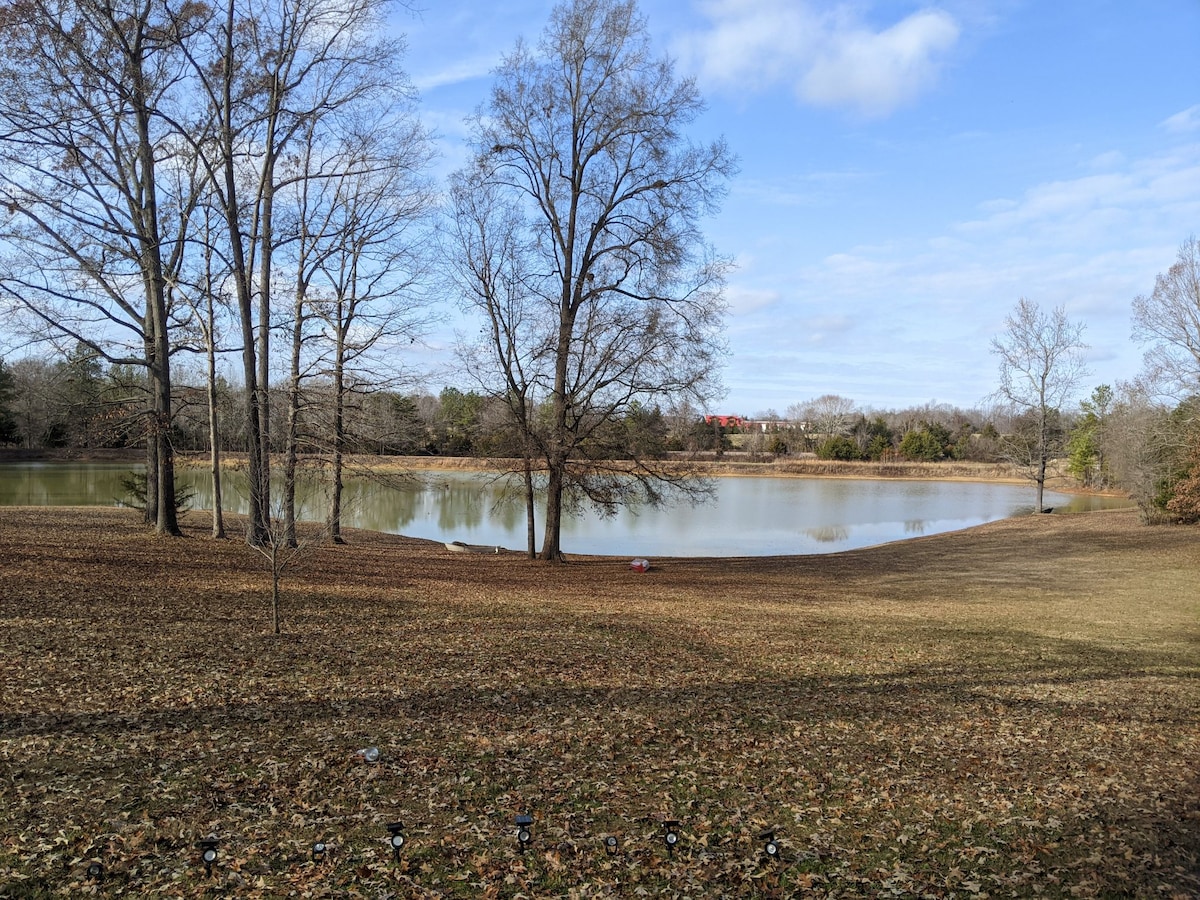 Peaceful getaway on 10 acres