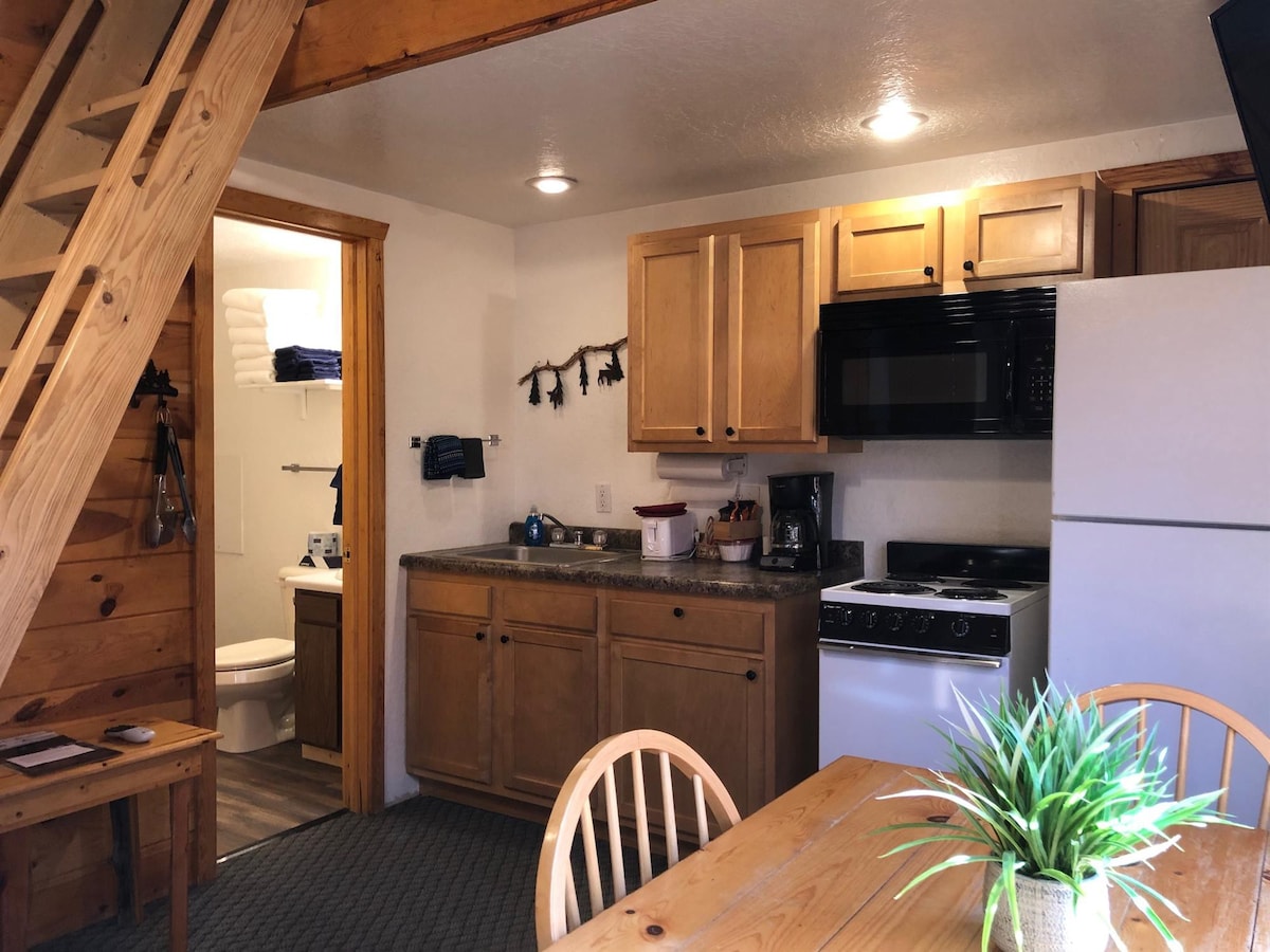 Duplex Cabin, 2 Bedroom with loft, sleeps 8