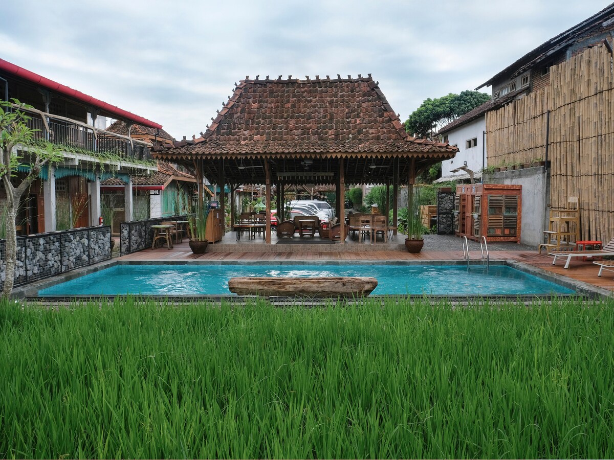 Kampung Lawasan Heritage Cottage双人床