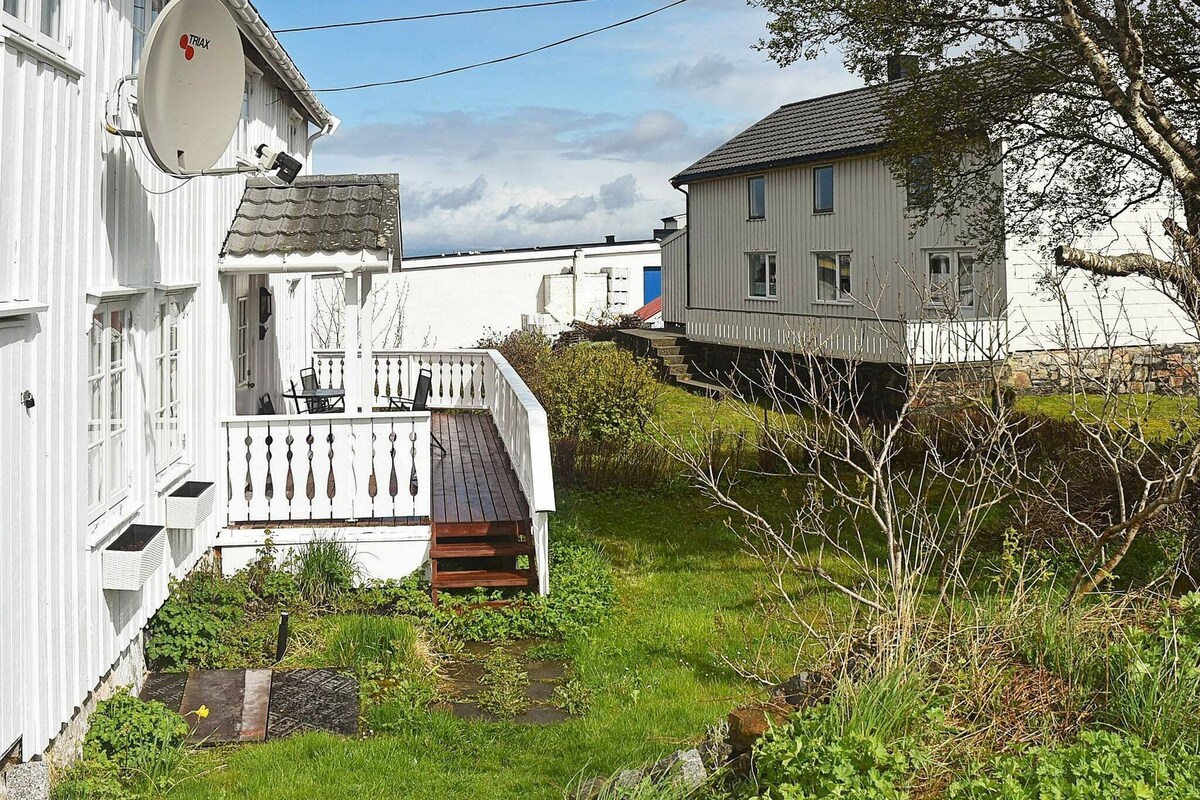 8 person holiday home in averøy