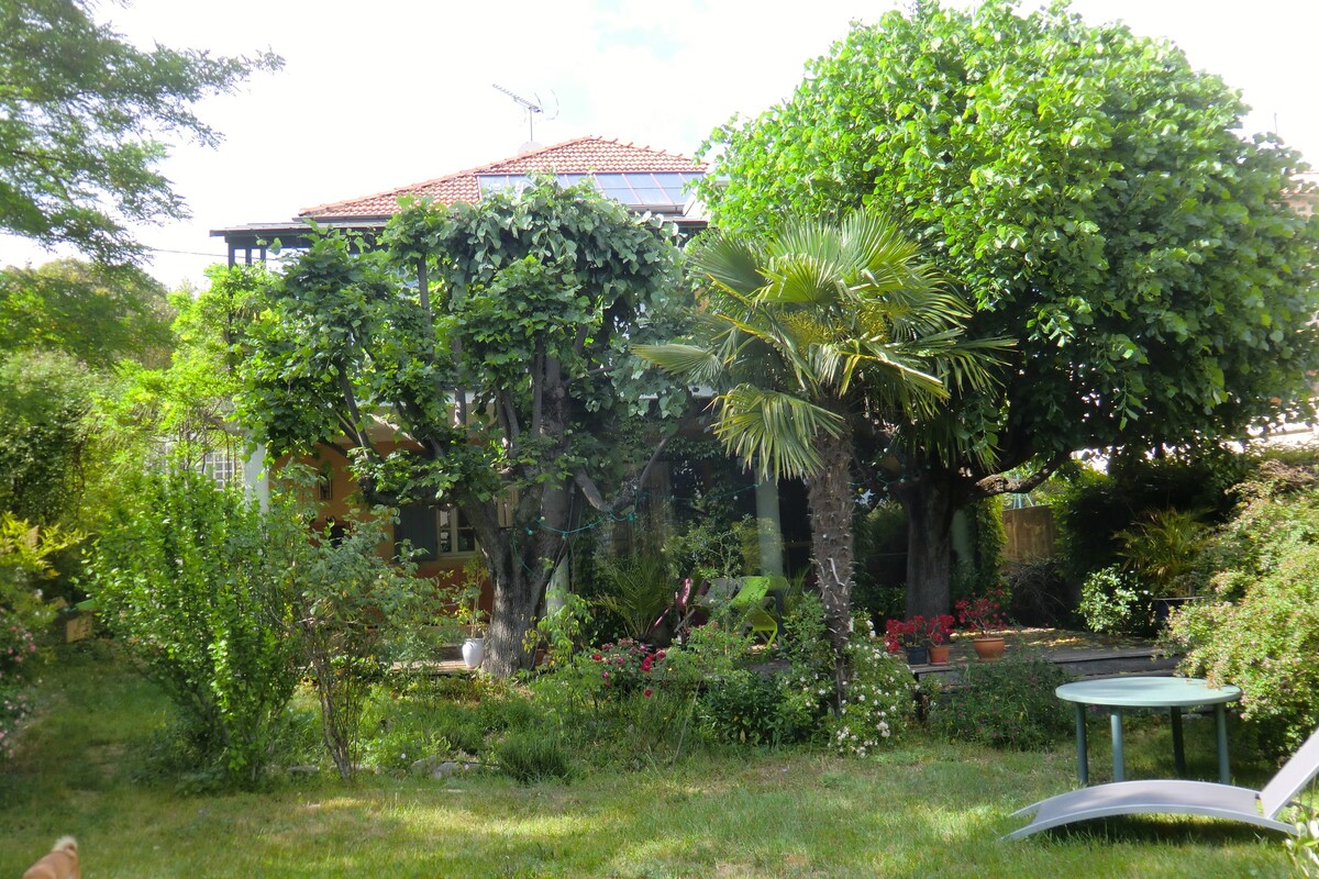 Forcalquier带花园的美丽联排别墅