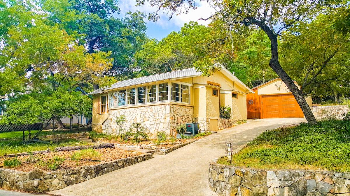 Tanglewood Cottage - Sweet Hill Country Get-Away!!