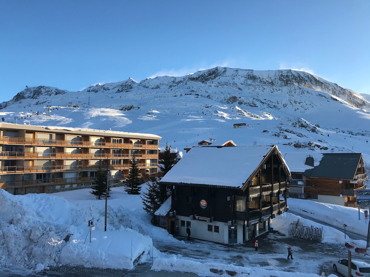 Alpe d 'Huez ht直达滑雪场，欣赏美景