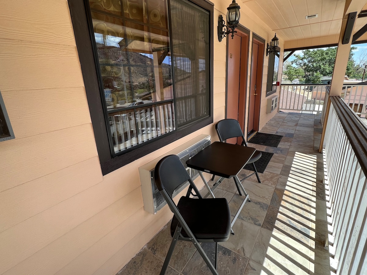 King Suite - Balcony with Mountain View