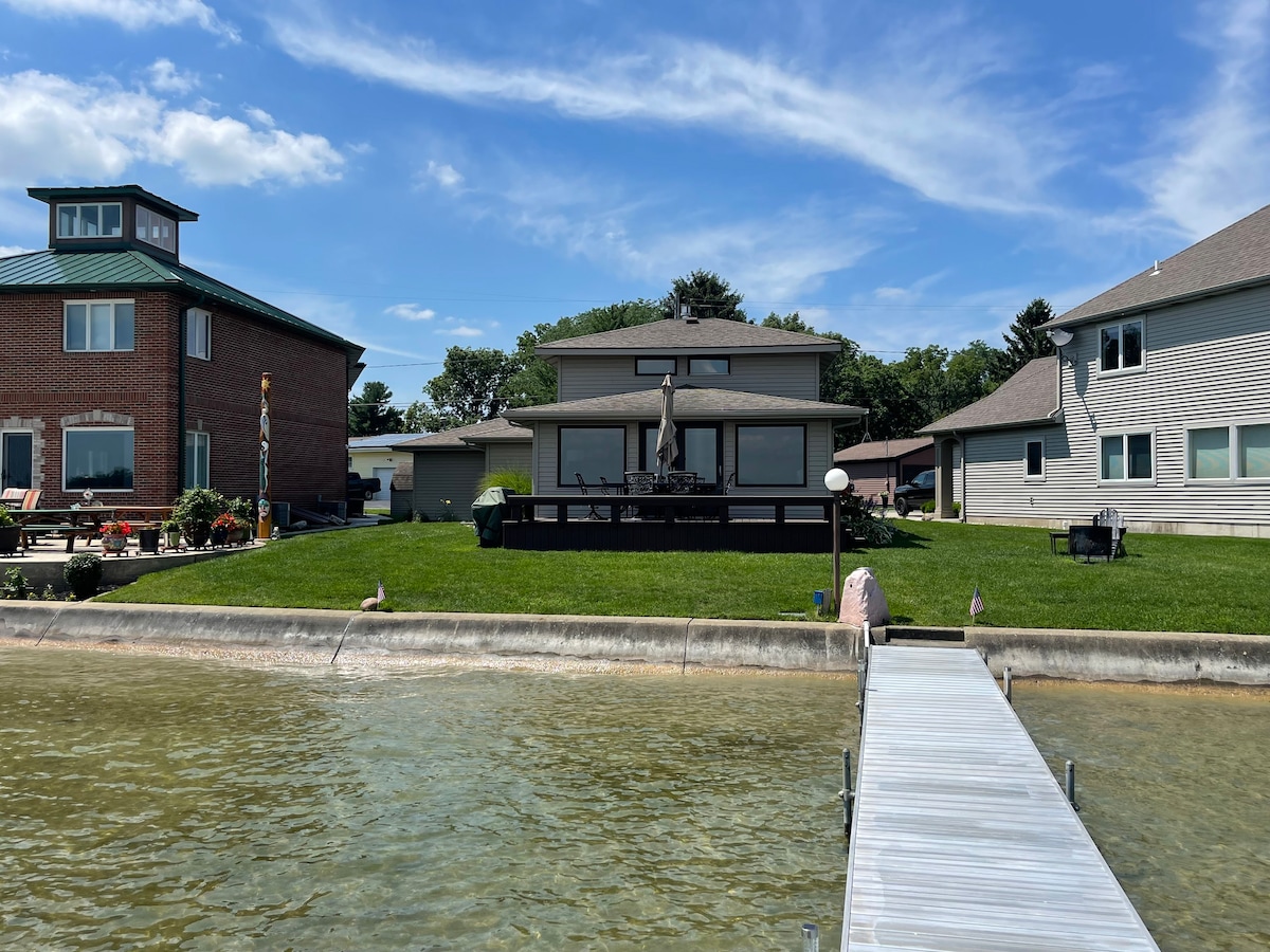 Beautiful Coldwater Lake Home 3 Beds Sleeps 10