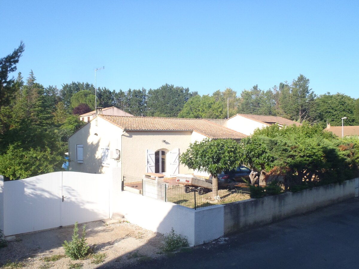 Villa climatisée, piscine, garage sur terrain clos