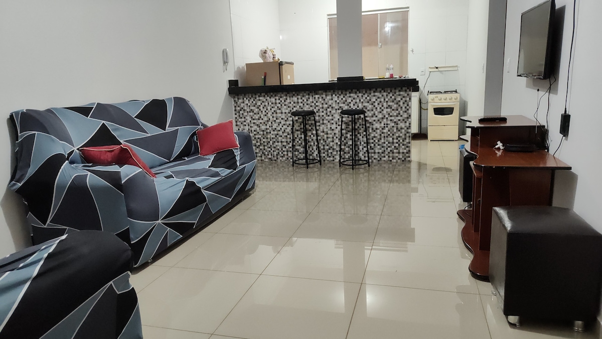 Apartamento inteiro (2 quartos, cozinha, terraço)