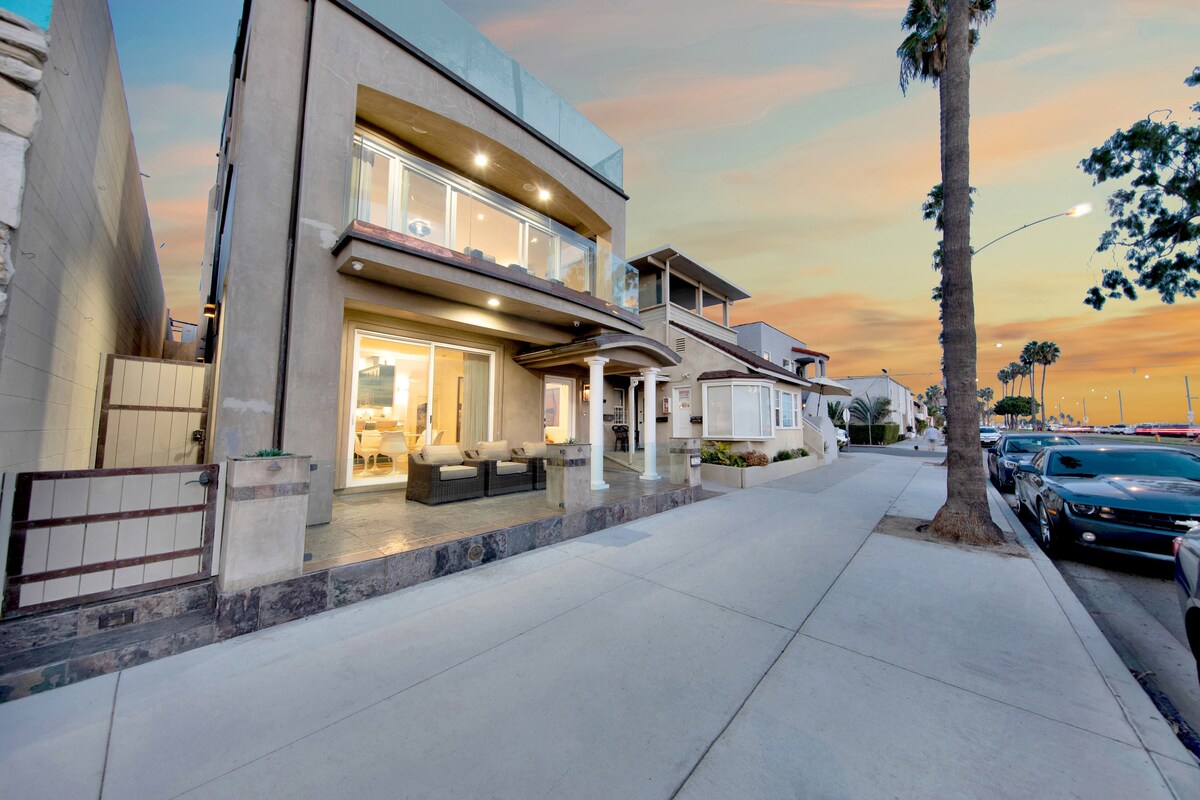 Ocean Front, Completely Renovated Beach House.