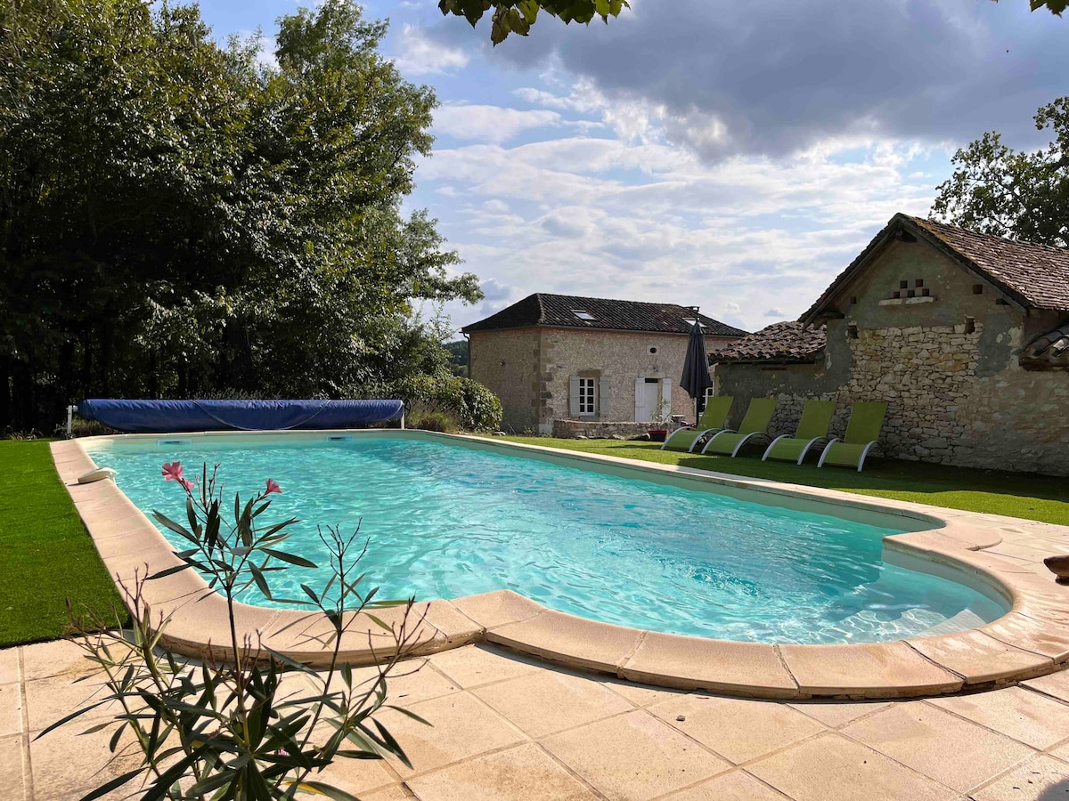 Traditional 2 bedroom stone cottage, wifi & pool