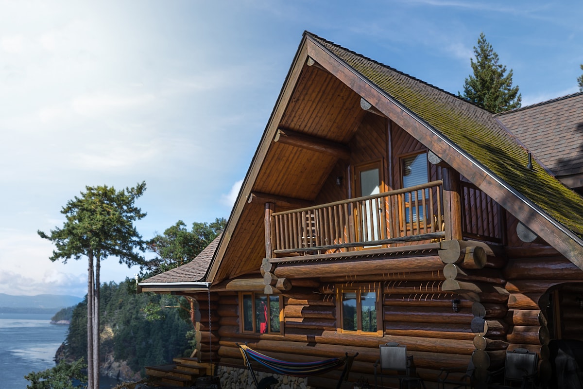 InTheBluff - Galiano Island 's Oceanside Log House