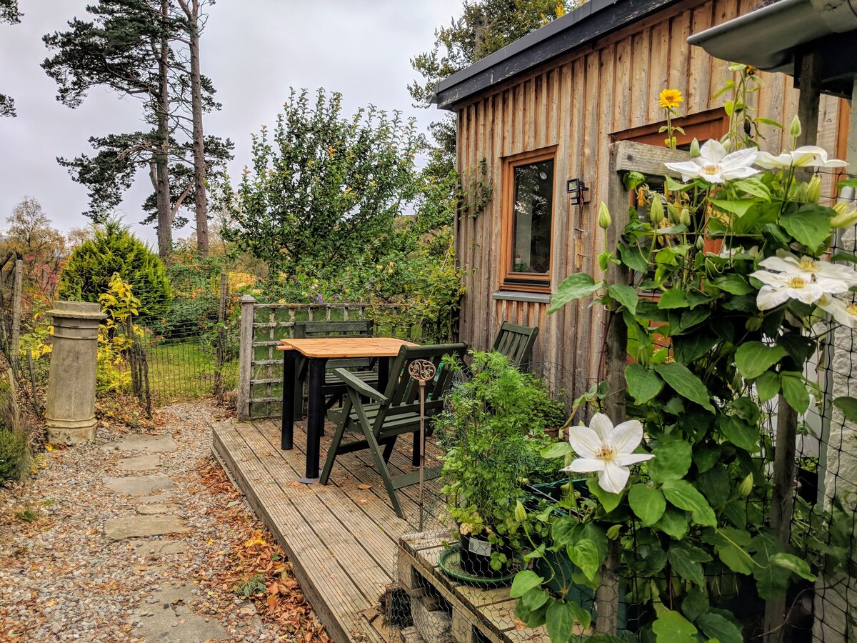 舒适小屋内的双床房住宿加早餐