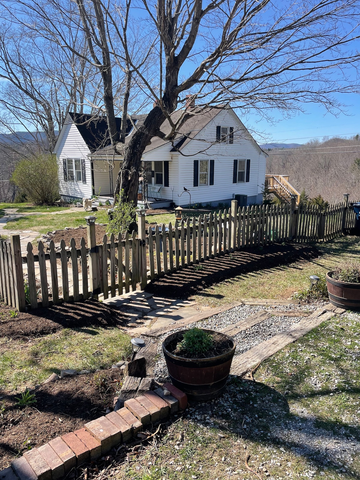 Pleasant Cottage - Sunrise & Sunset Mountain Views