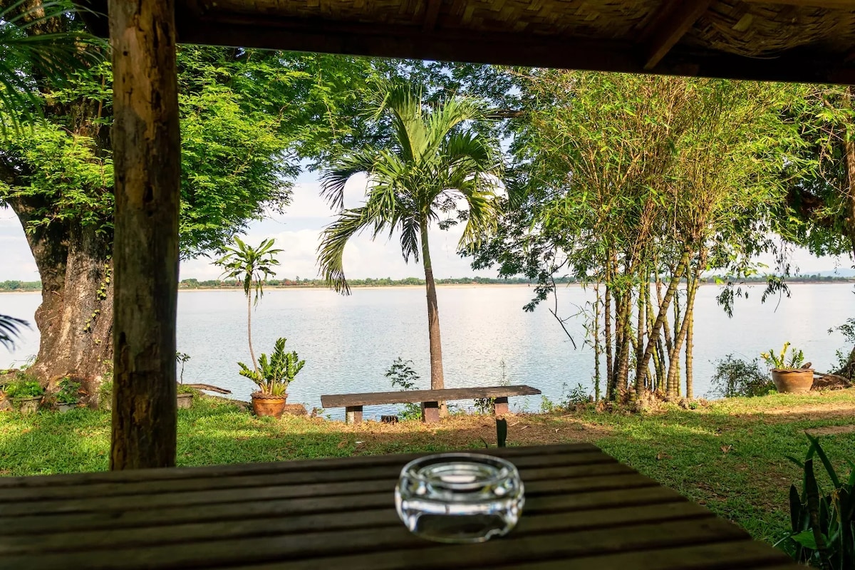 Peaceful retreat along the river (Balcony Room)