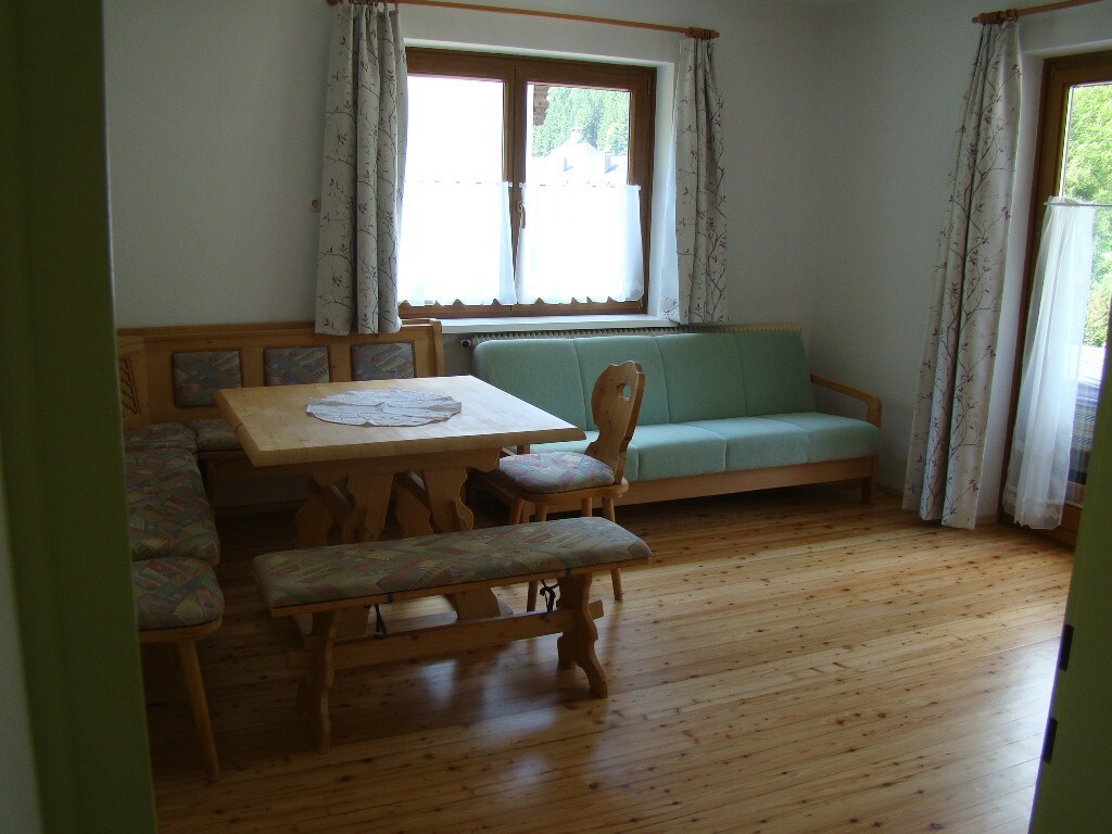 Mariechen家（ Hollenstein on the Ybbs ） ，带有4间卧室和露台的度假屋。非常适合团体入住。