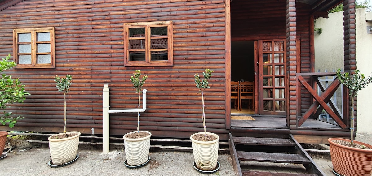 Jakaranda Cabin - Self Catering Apartment