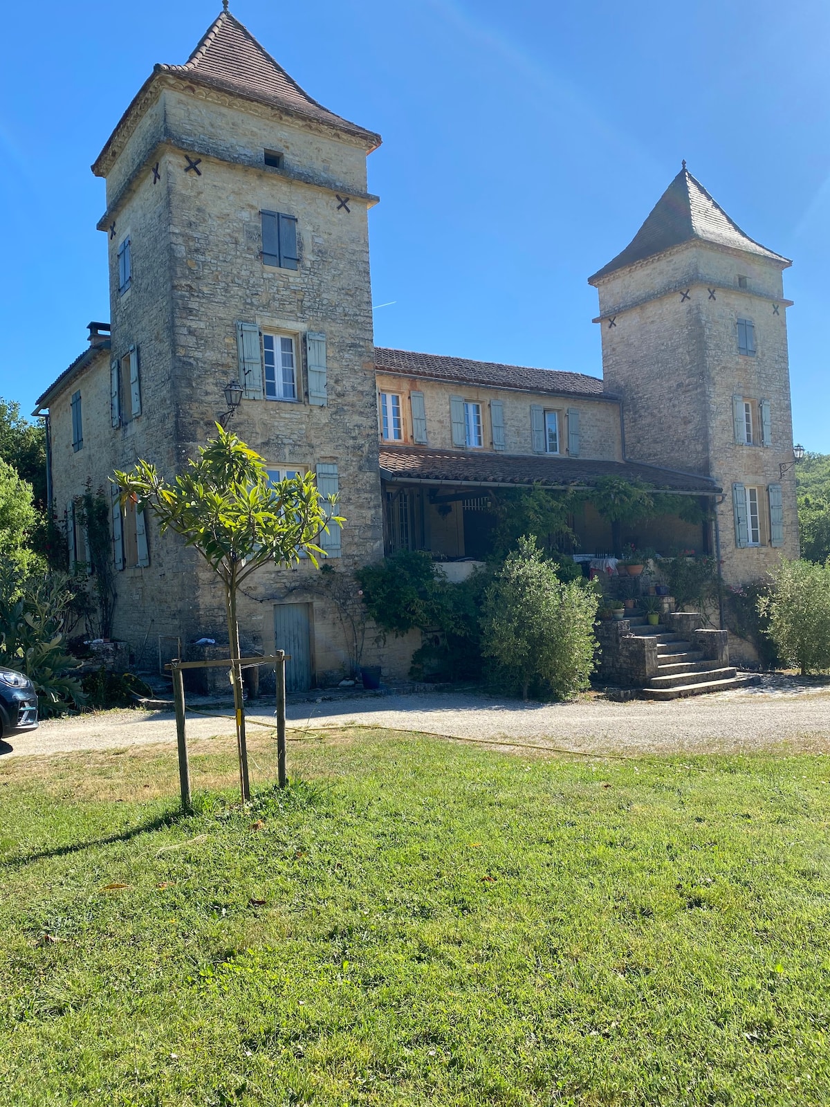 Private pool, sleeps 14 near vineyards of Cahors