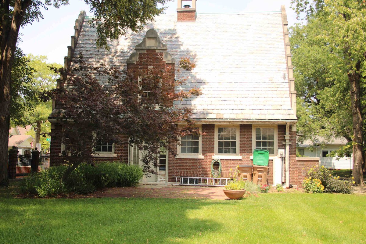 Irwin Cottage- heart of Columbus Architecture