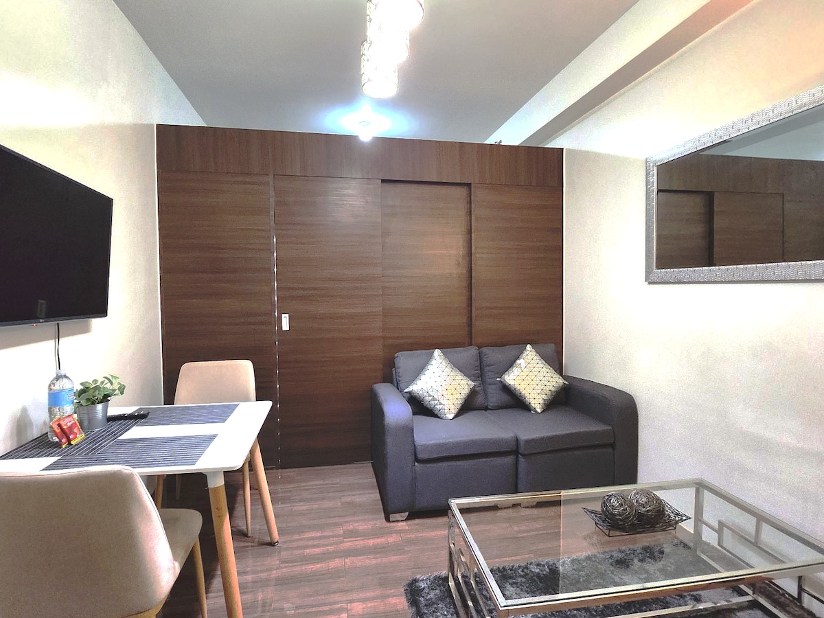靠近阿亚拉（ Ayala ）和布恩迪亚（ Buendia ）的舒适、舒适、舒适的1卧室马卡蒂（ Makati ）