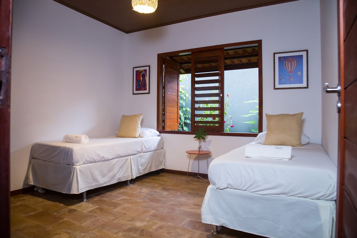 Vila Amarela Pipa舒适民宅2间设备齐全的客房