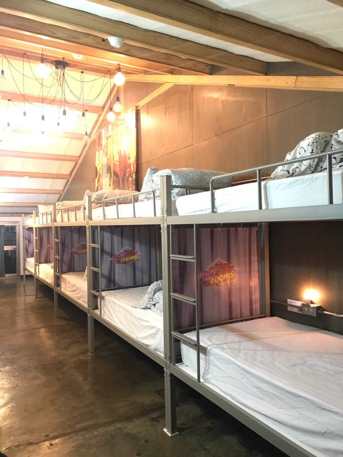 10张床位混合宿舍-共用卫生间