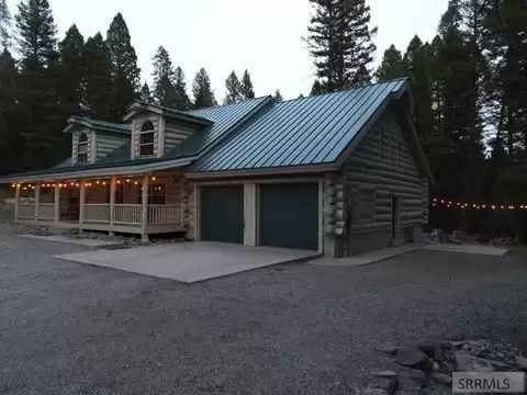 Grey Wolf Lodge -全新热水浴池，配有3张特大双人床。