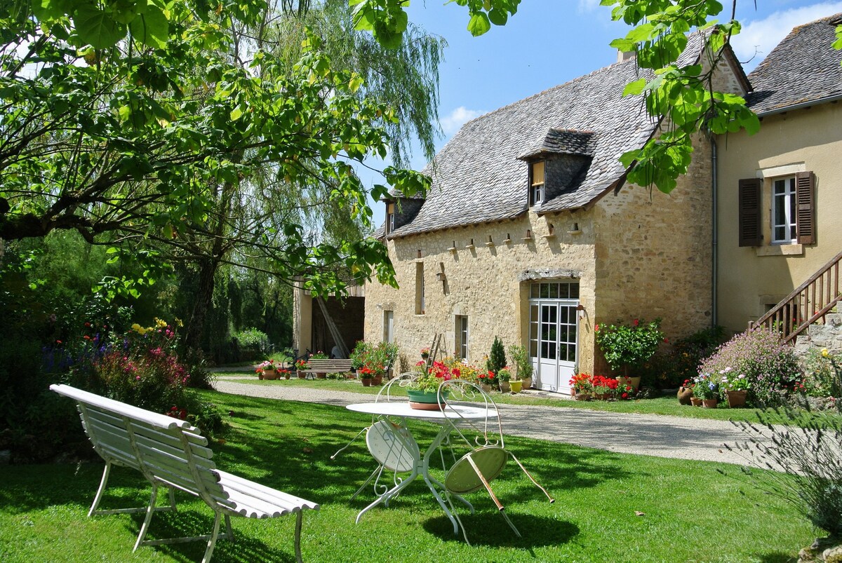 Grange de la Bonaurie -民宿和餐桌