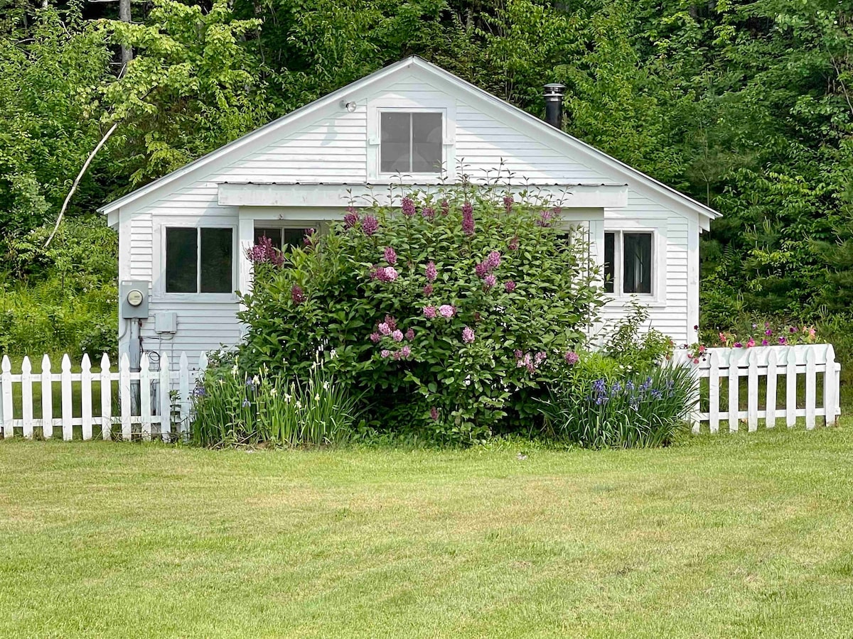 Vermont Country Cottage (Near Village)