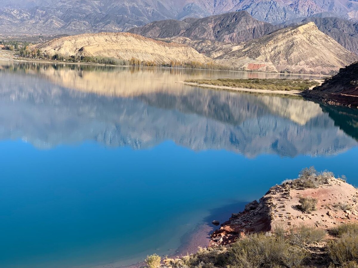 波特雷里洛斯大坝（ Potrerillos dam ）畔的房子