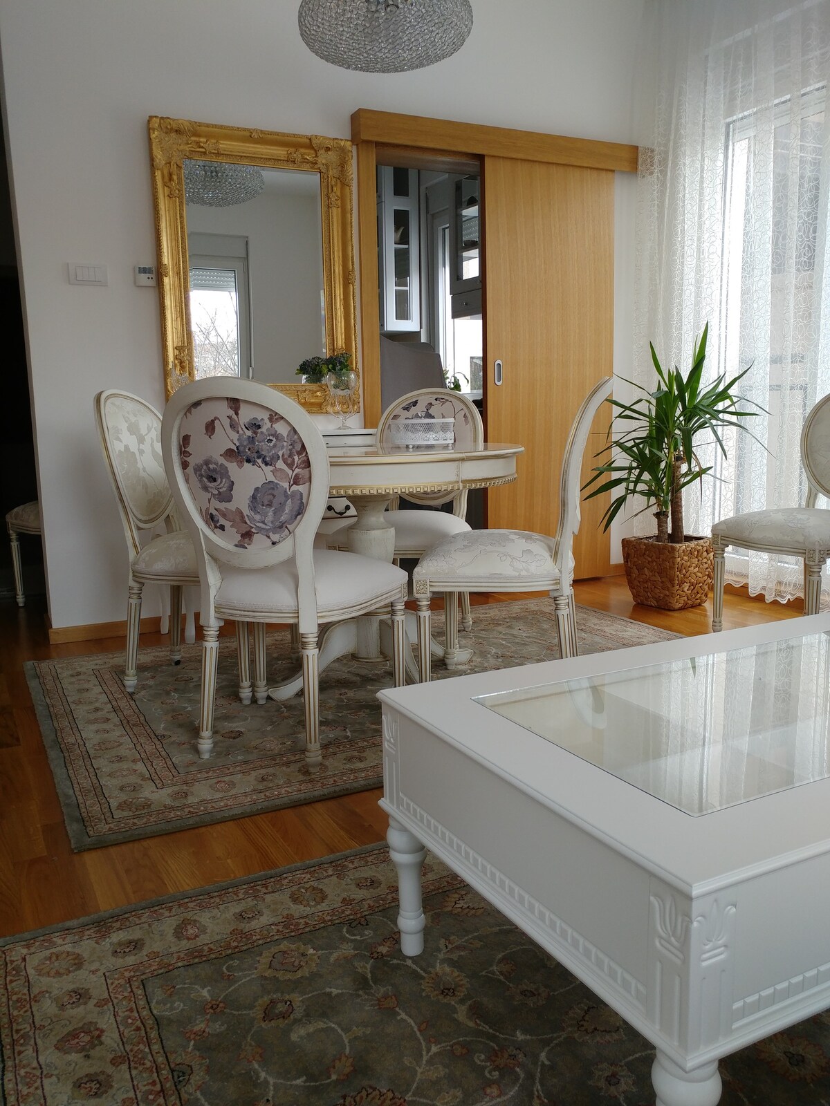 JC10 Apartment 3-bedroom / free parking / 73sqm