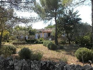 Lovely private property close to Gordes