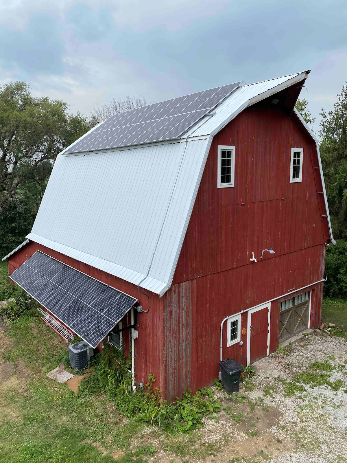 Old Barn Reodel独一无二，艺术气息，太阳能， Glamping ！