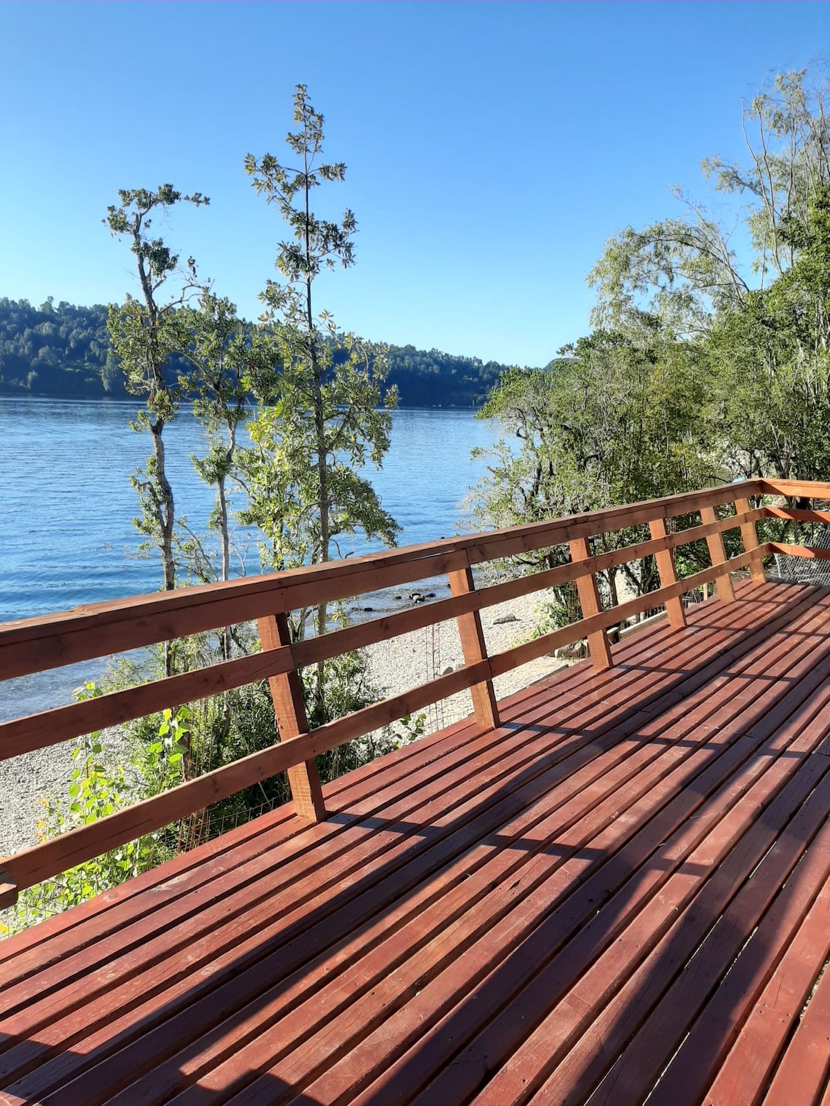 Cabaña con tinaja a orilla del lago Panguipulli