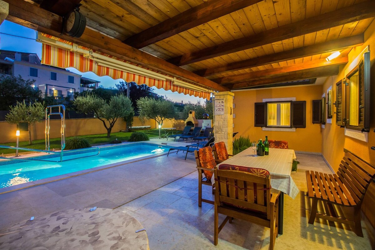 Family villa mirna vizinada for 8 pax with pool al