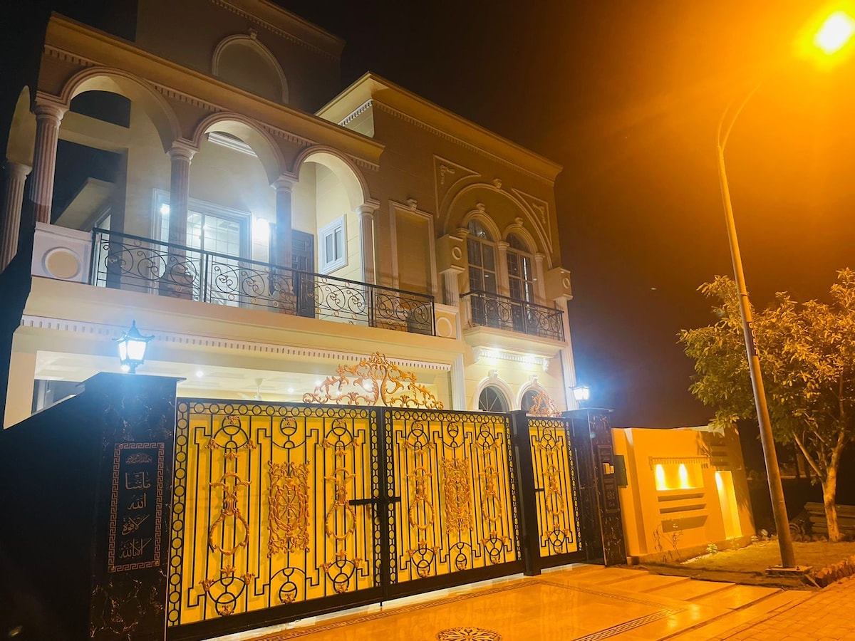 6 Bedrooms luxurious Home in Bahria